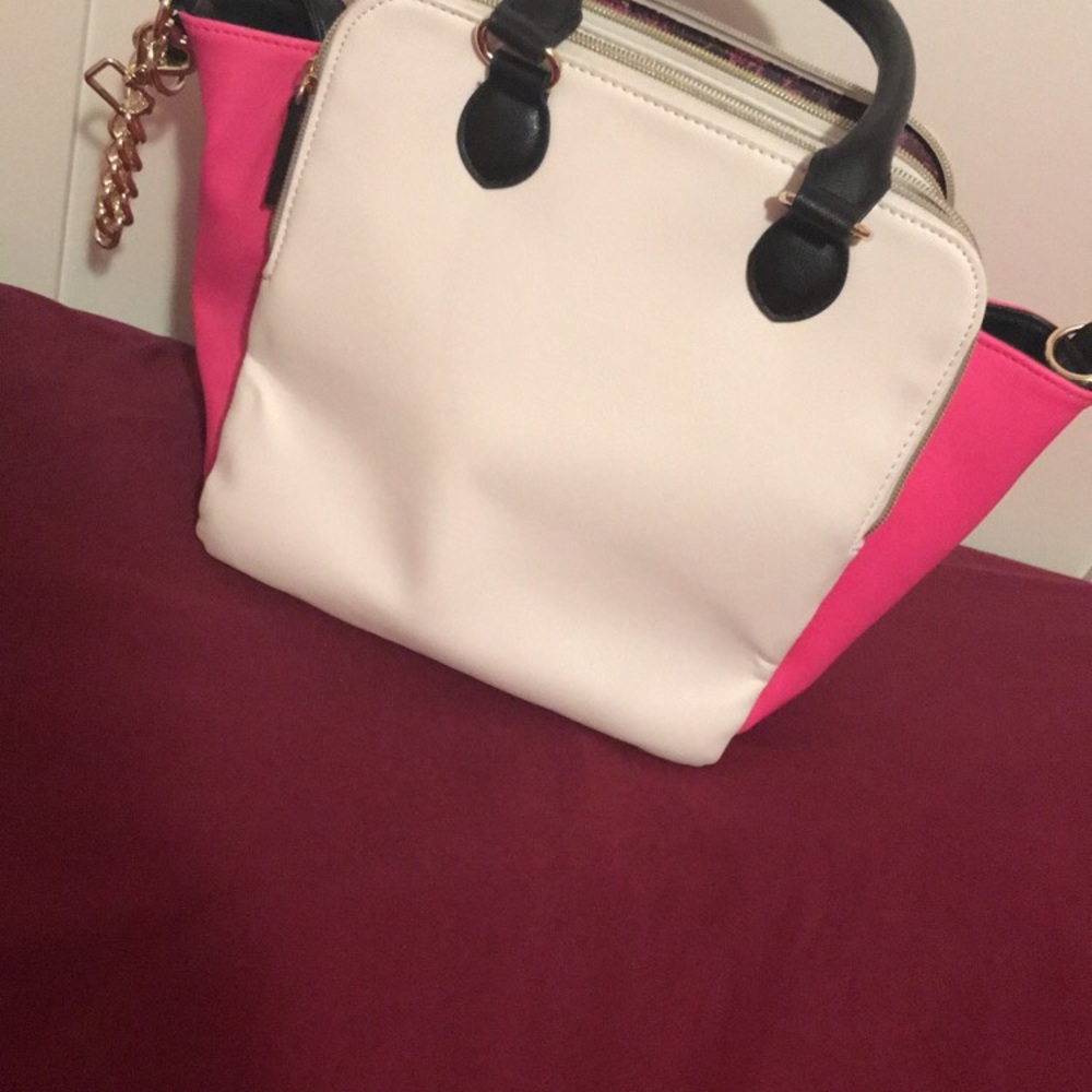 Betsey Johnson Purse - Picture 6 of 7